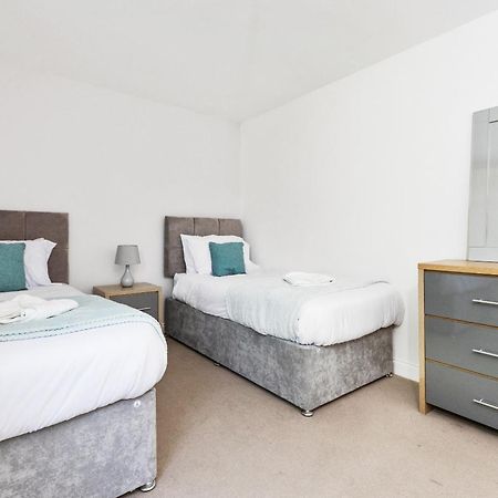 Апартаменти Opp B'Ham - Freshly Refurbished Walls And Carpets! Big Savings Booking 7 Days Or More! Marston Green Екстер'єр фото