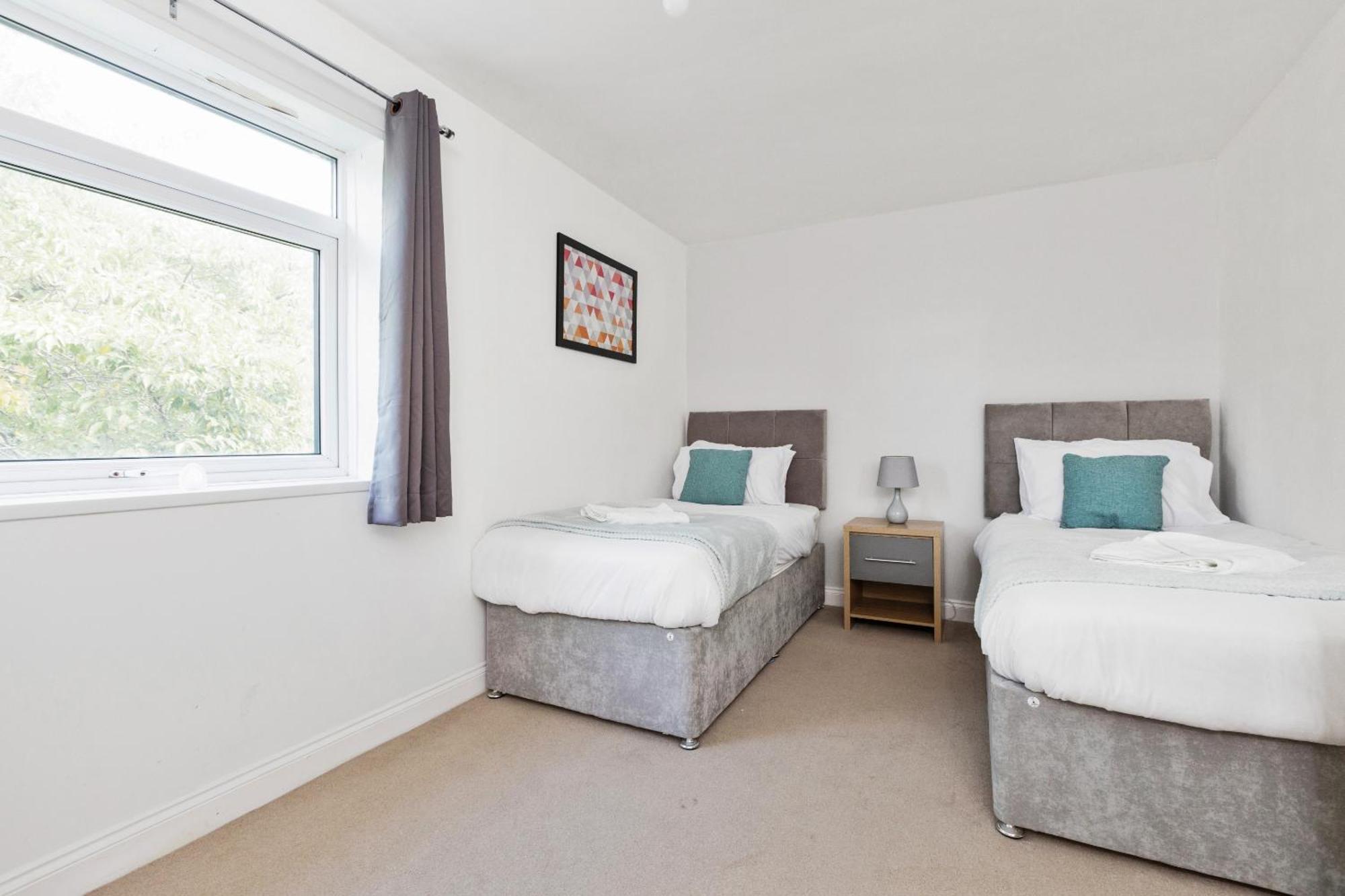 Апартаменти Opp B'Ham - Freshly Refurbished Walls And Carpets! Big Savings Booking 7 Days Or More! Marston Green Екстер'єр фото