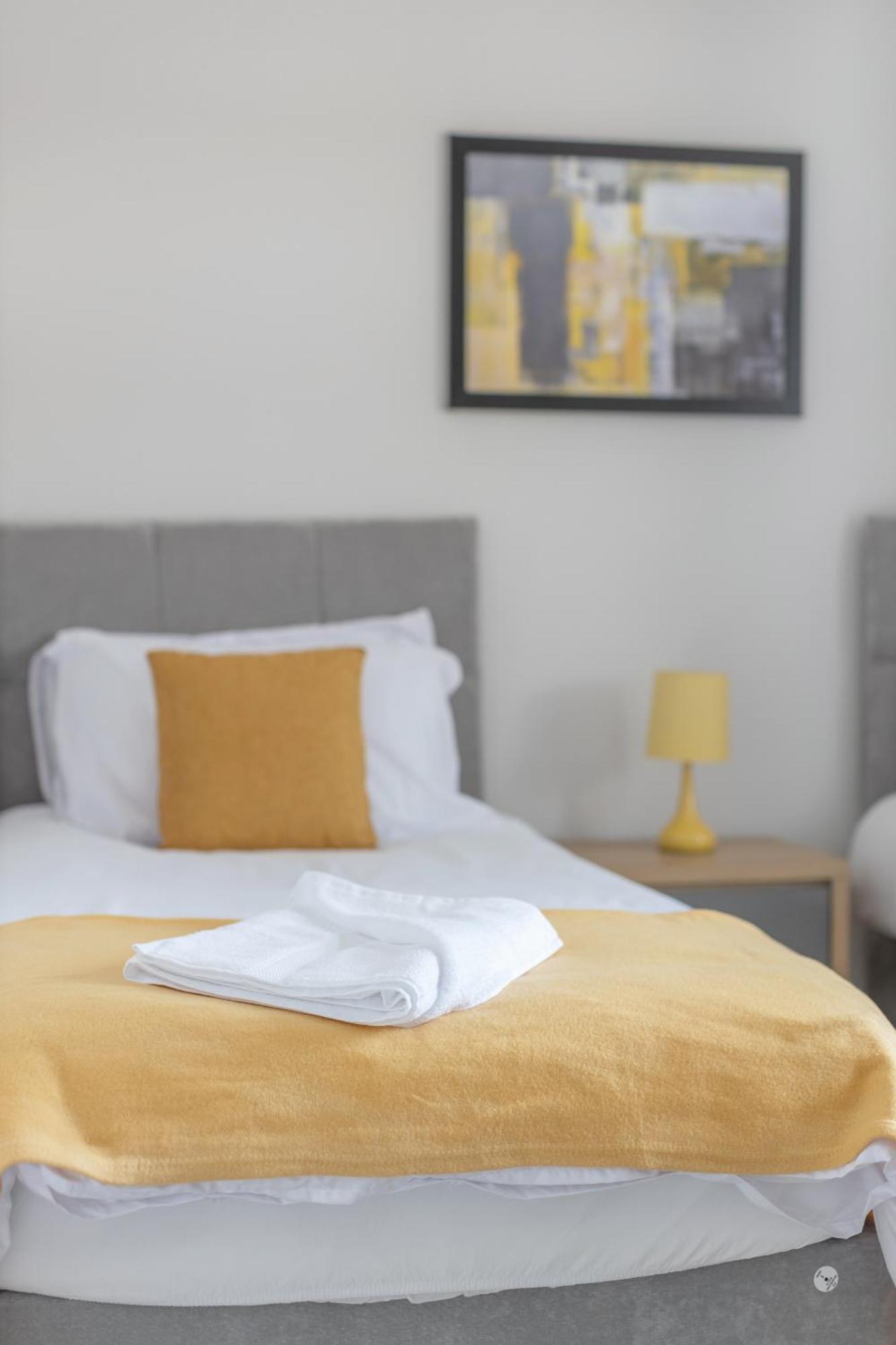 Апартаменти Opp B'Ham - Freshly Refurbished Walls And Carpets! Big Savings Booking 7 Days Or More! Marston Green Екстер'єр фото