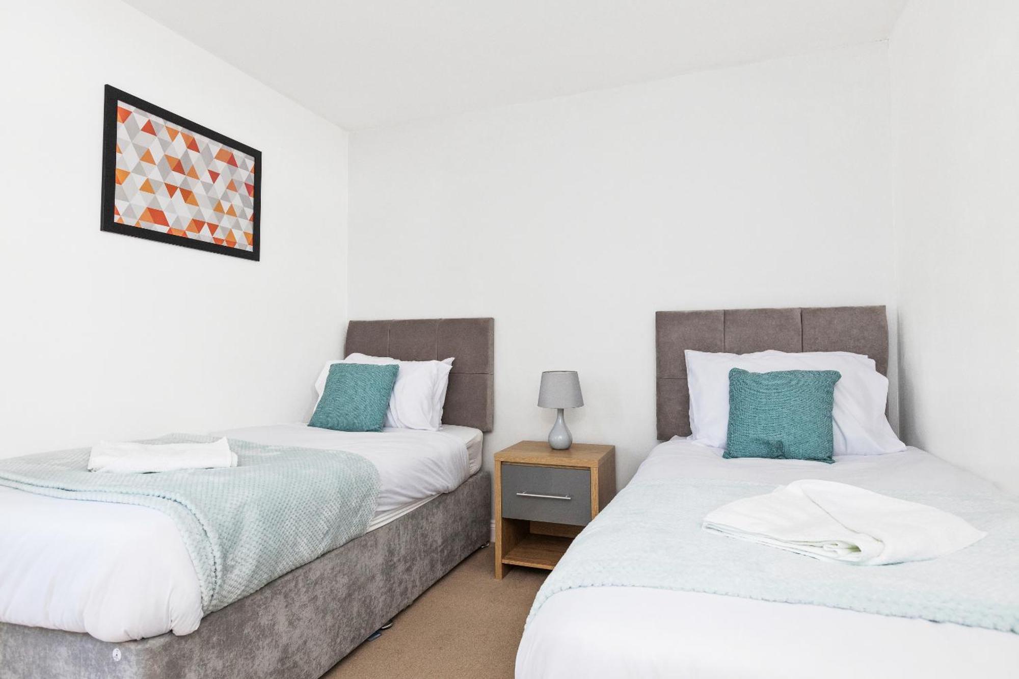 Апартаменти Opp B'Ham - Freshly Refurbished Walls And Carpets! Big Savings Booking 7 Days Or More! Marston Green Екстер'єр фото