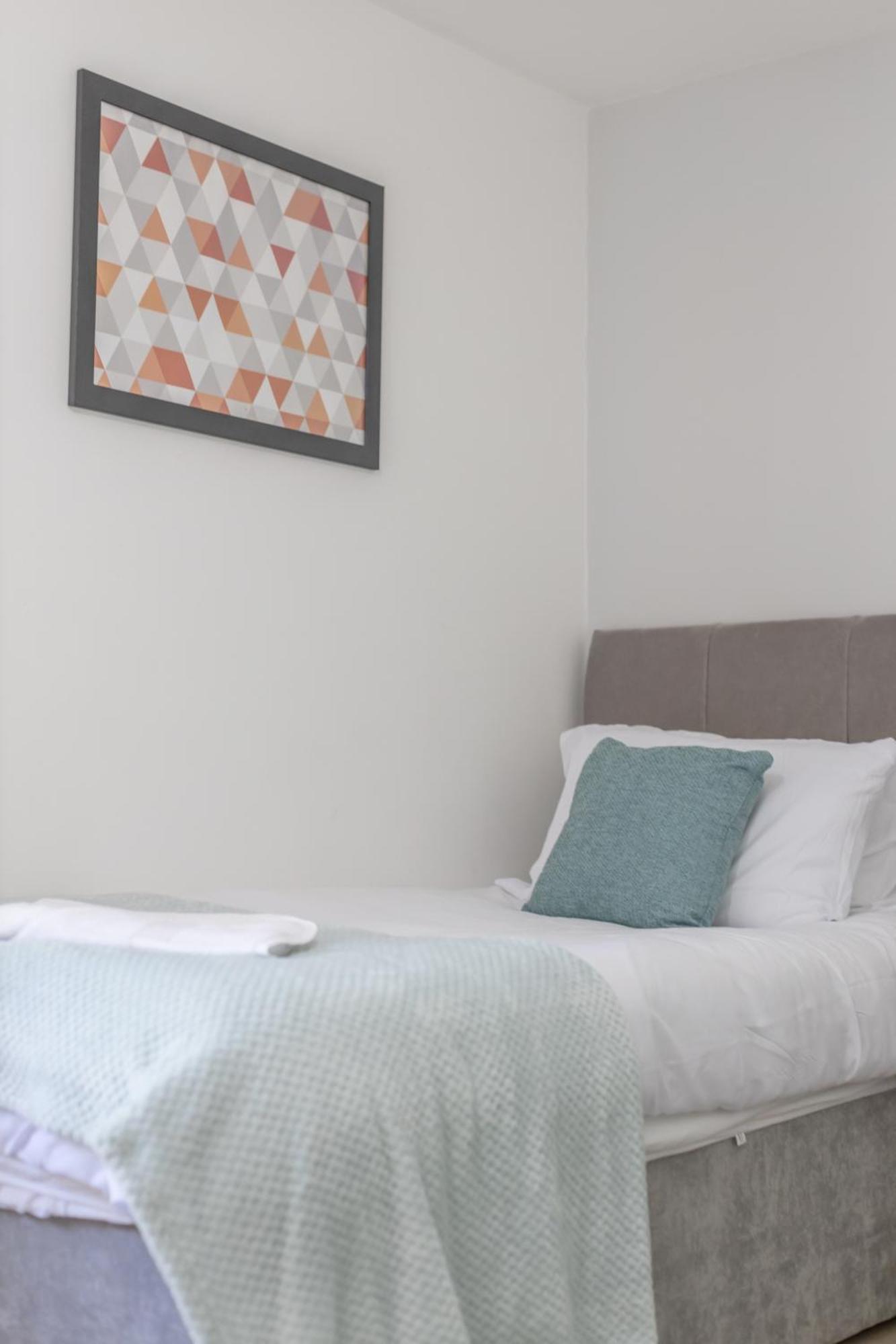 Апартаменти Opp B'Ham - Freshly Refurbished Walls And Carpets! Big Savings Booking 7 Days Or More! Marston Green Екстер'єр фото