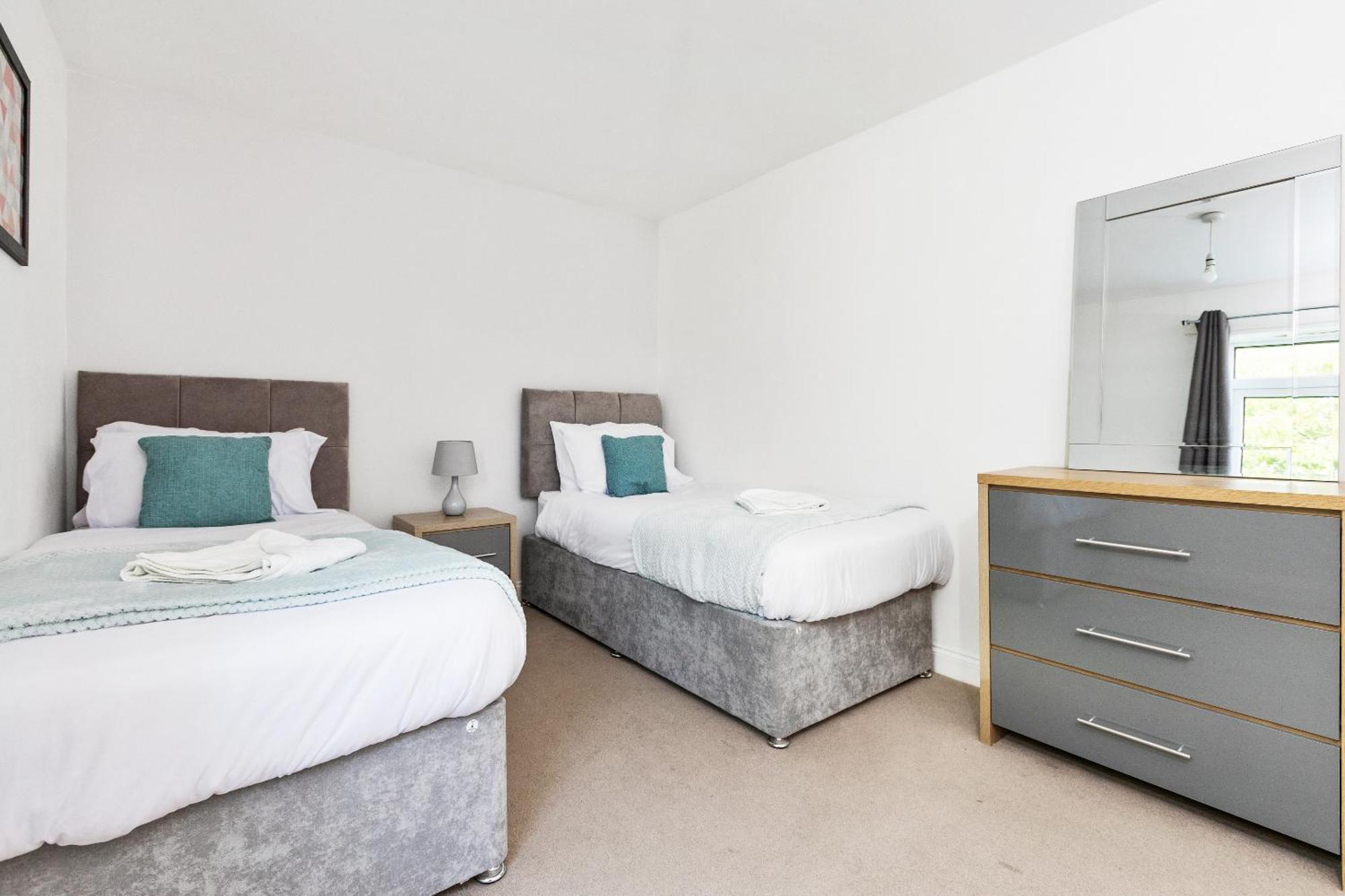 Апартаменти Opp B'Ham - Freshly Refurbished Walls And Carpets! Big Savings Booking 7 Days Or More! Marston Green Екстер'єр фото