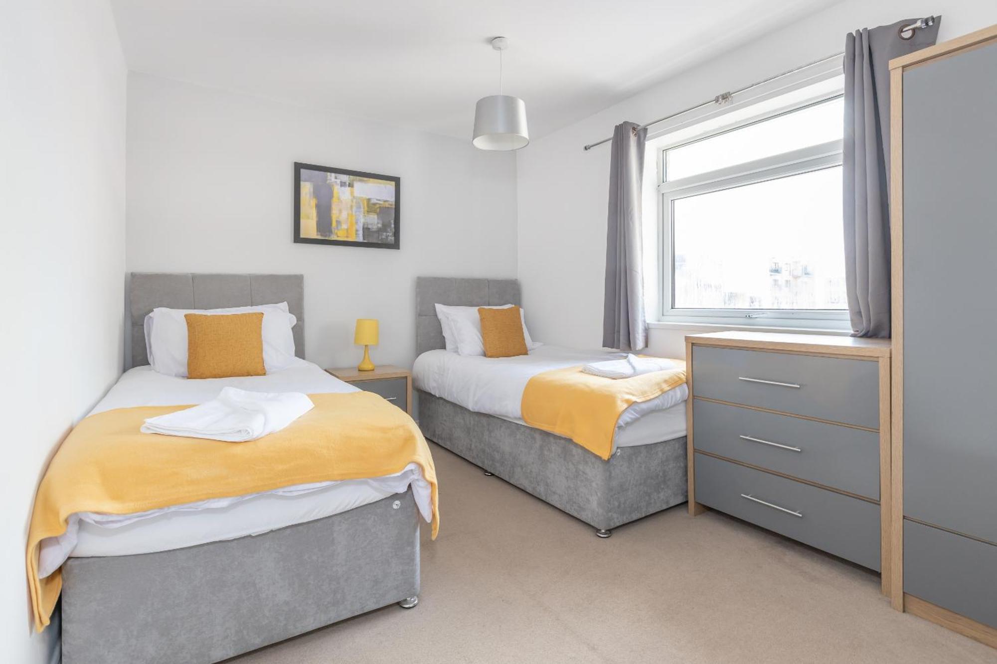 Апартаменти Opp B'Ham - Freshly Refurbished Walls And Carpets! Big Savings Booking 7 Days Or More! Marston Green Екстер'єр фото