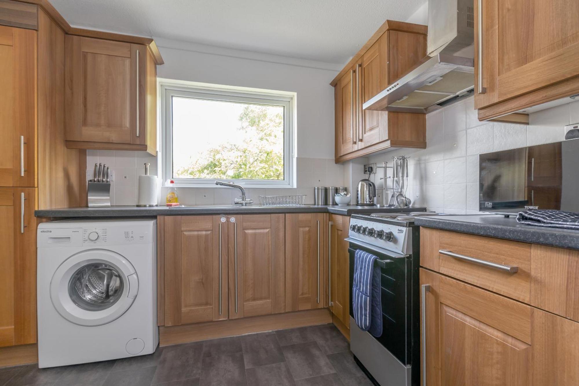 Апартаменти Opp B'Ham - Freshly Refurbished Walls And Carpets! Big Savings Booking 7 Days Or More! Marston Green Екстер'єр фото